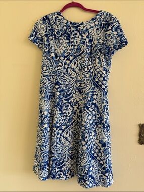 Comfy & CuteBlue and White Paisley Midi Dress with Short Sleeves Size 10 - NWOT